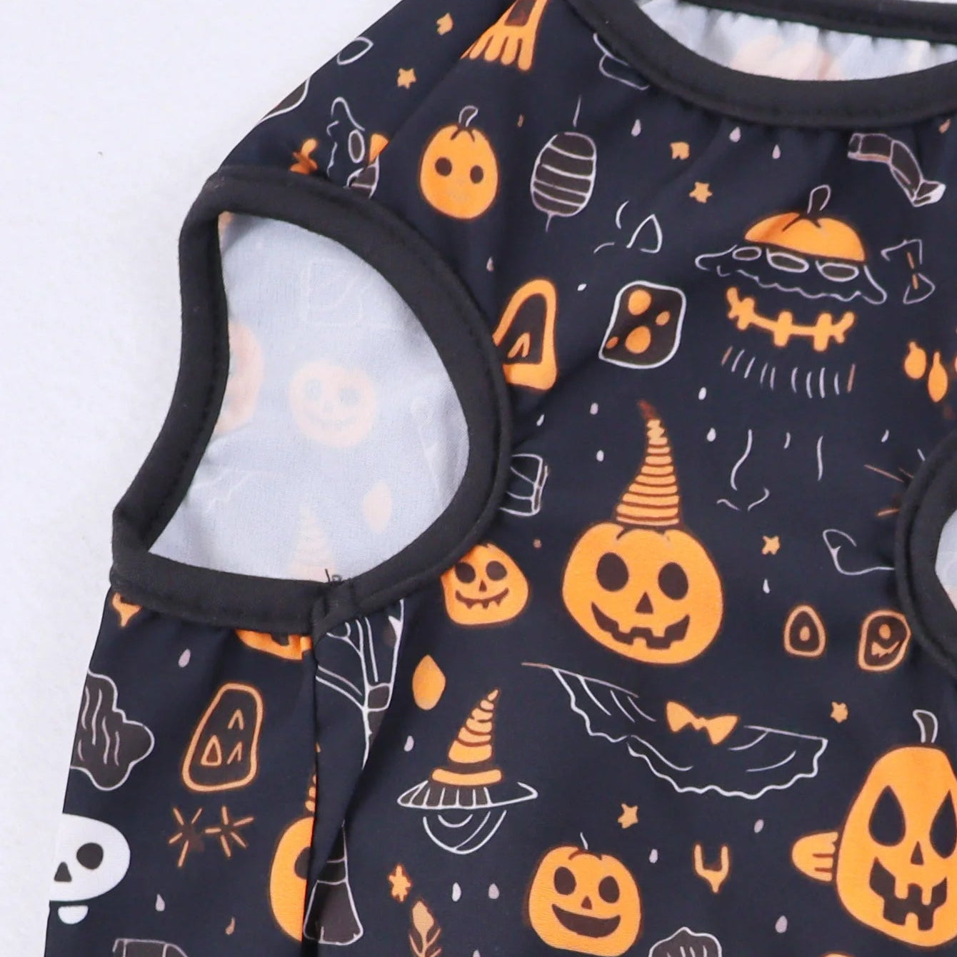 1 PC Halloween Pet Vest. Halloween Night Theme Sleeveless Printed T-Shirt Cat & Dog Parties Style Multiple Sizes Available.